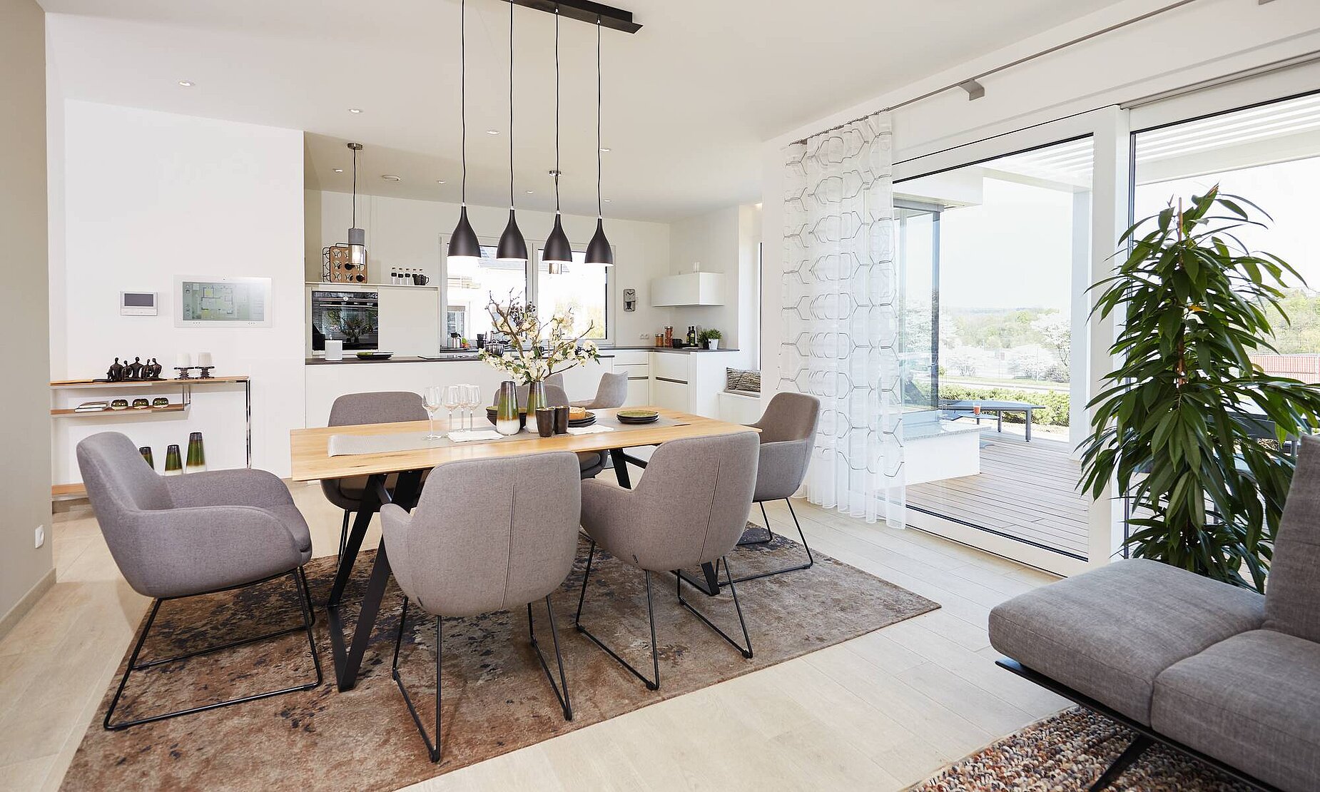 offene Küche mit angrenzendem Esszimmer