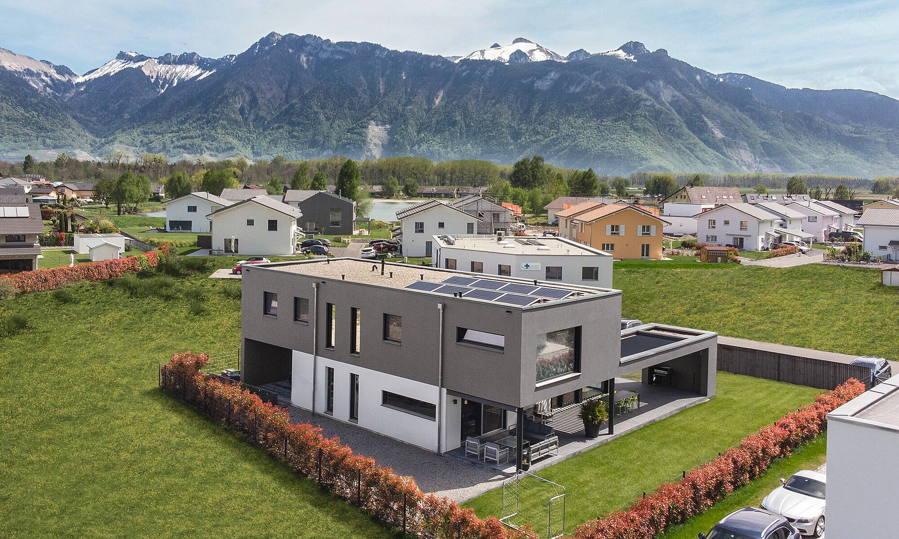 2-gesch.repräsentatives WeberHaus mit Flachdach