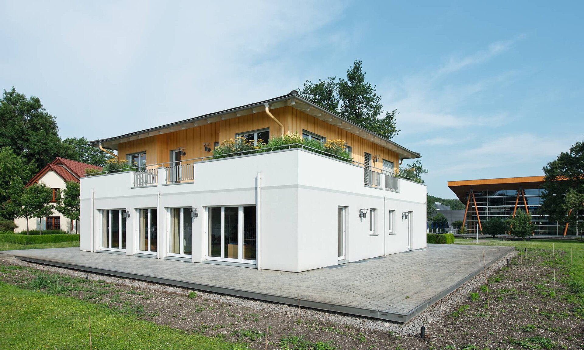 moderne Stadtvilla mit Zeltdach und Staffelgeschoss moderne Stadtvilla mit Zeltdach und Staffelgeschoss