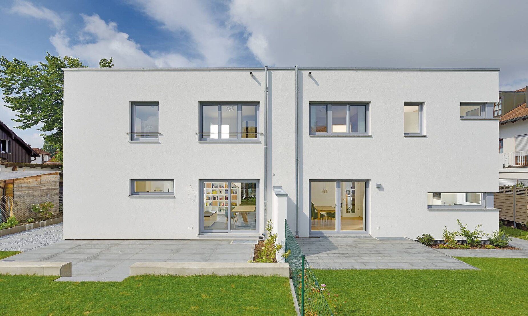 2-geschossiges Doppelhaus mit Flachdach