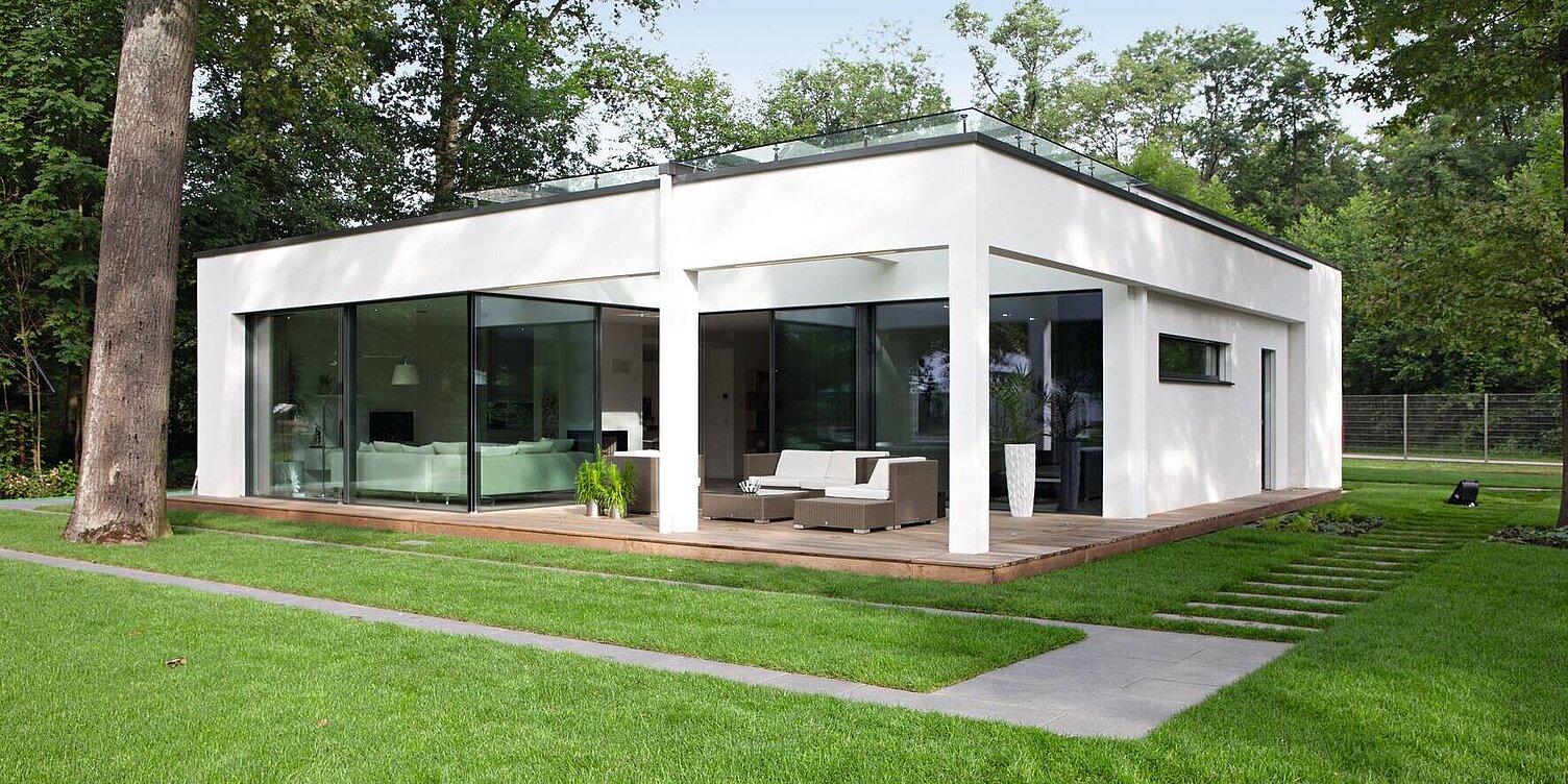 Traumhaft wohnen in einem Fertighaus Bungalow Fertighaus Bungalow im Bauhaus-Stil, Außenahsicht