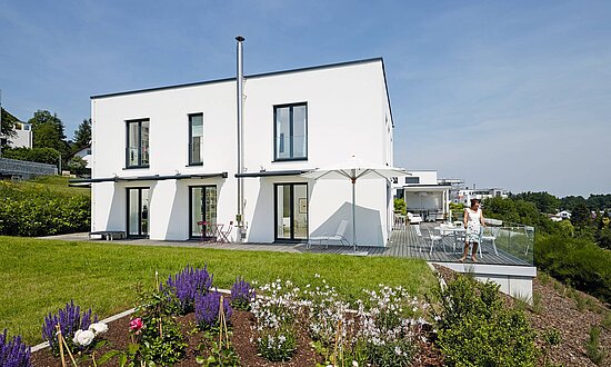 Barrierefreies Traumhaus in zeitloser Ästhetik - modernes 2-geschossiges Haus mit Flachdach