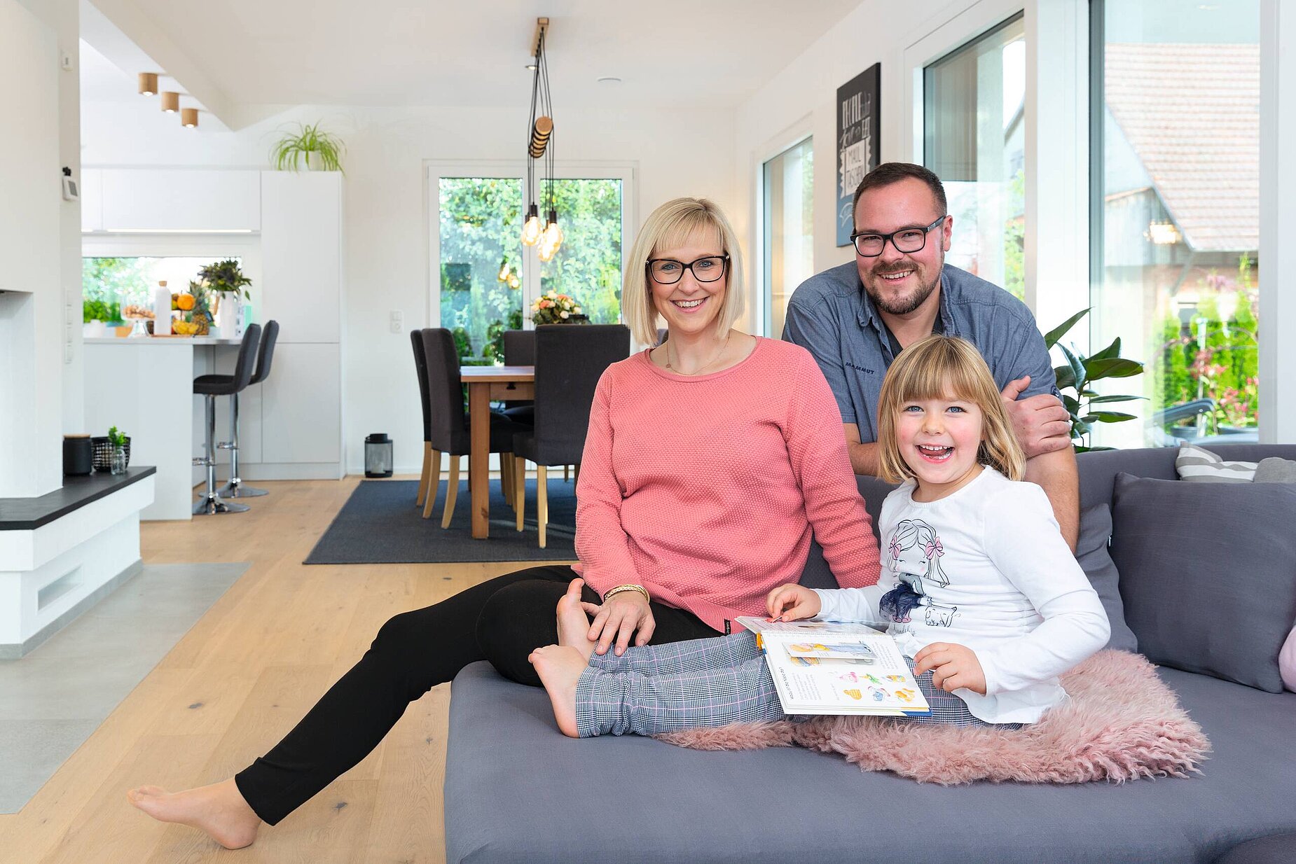 glückliche Bauherrenfamilie