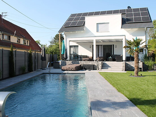 WeberHaus mit Pool