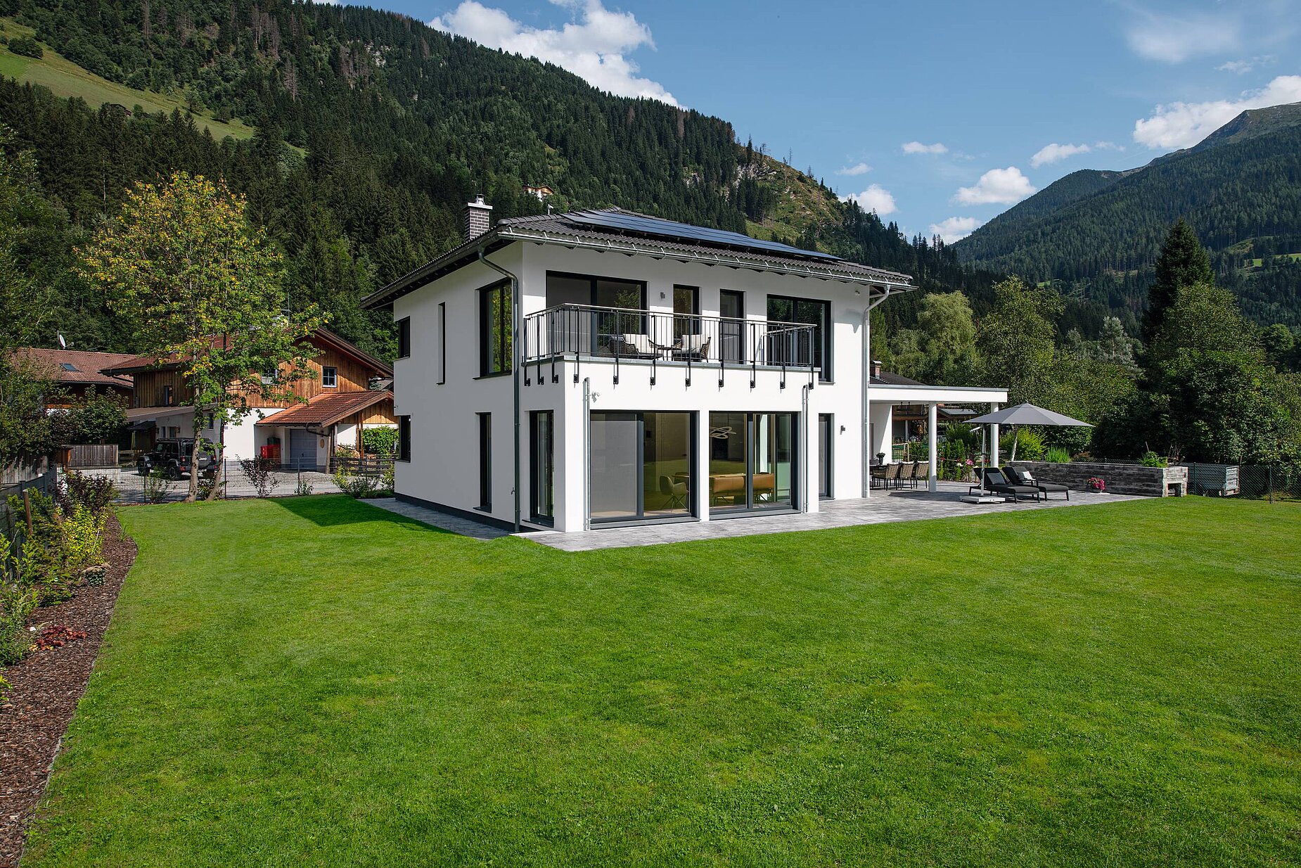 WeberHaus mit Blick in die Berge