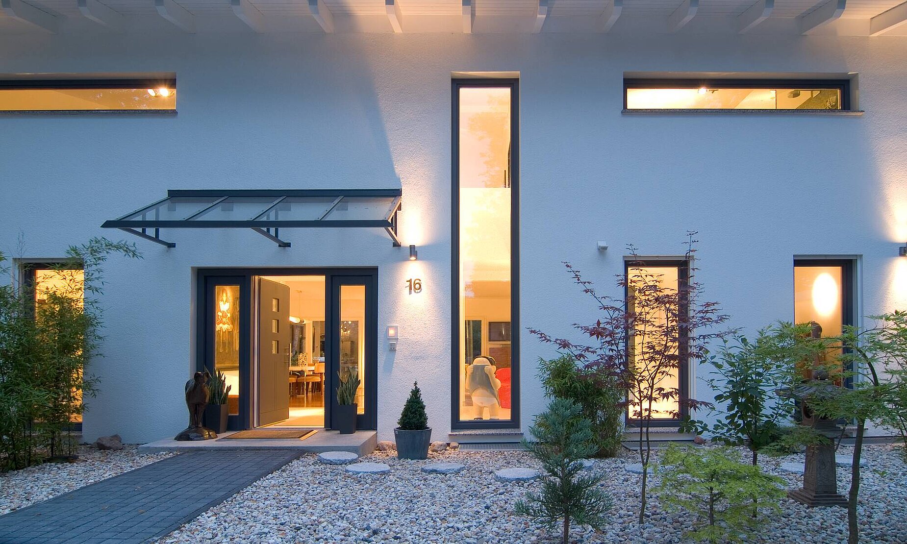 Energy-efficient wooden prefab home