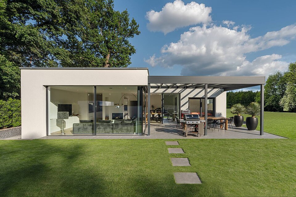 Winkel-Bungalow im Bauhaus-Stil Puristischer Winkel-Bungalow