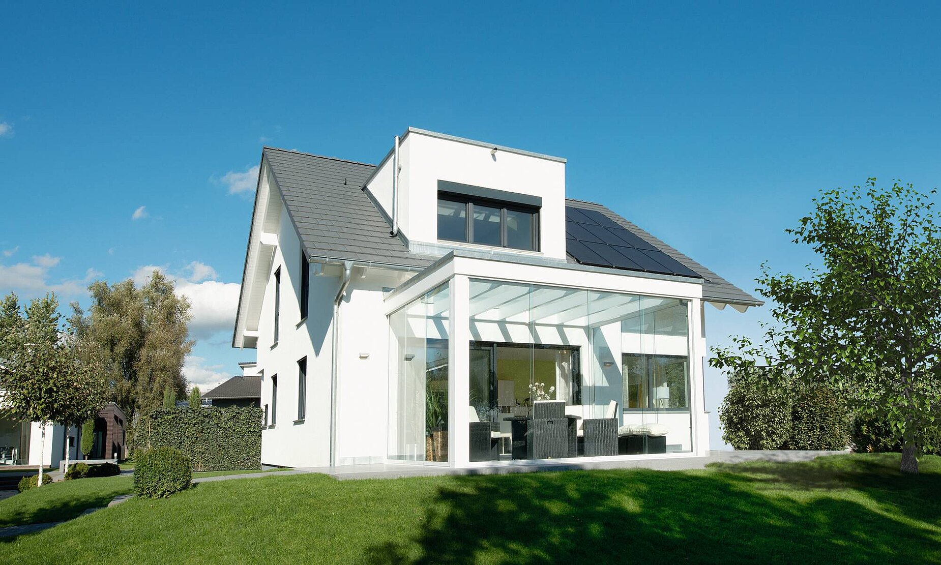 Einfamilienhaus; 1 1/2 geschossig, Photovoltaik; Terrasse; Dachgaube, WeberHaus