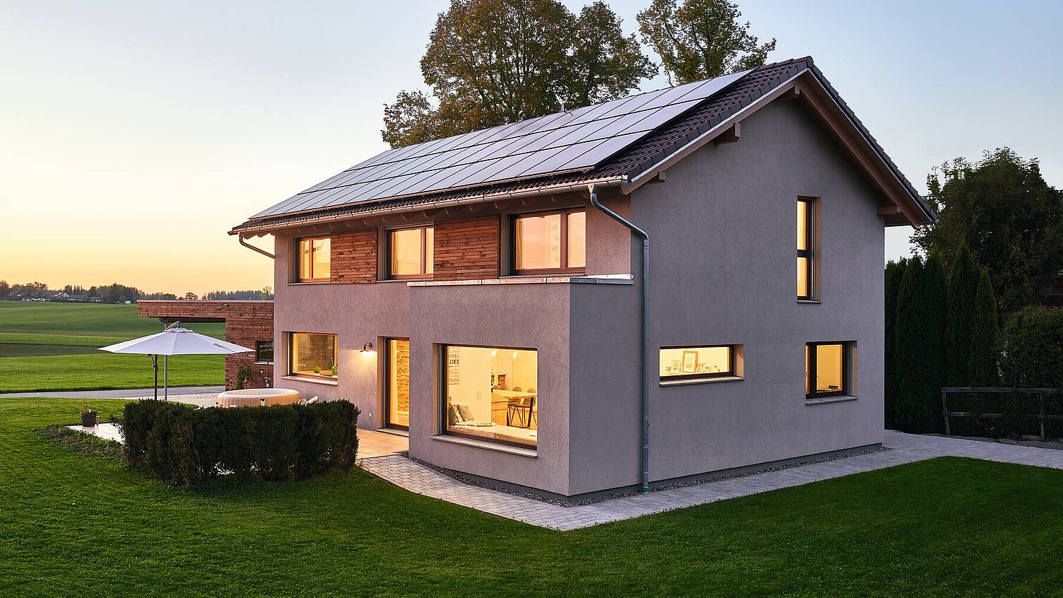 Einfamilienhaus beleuchtet