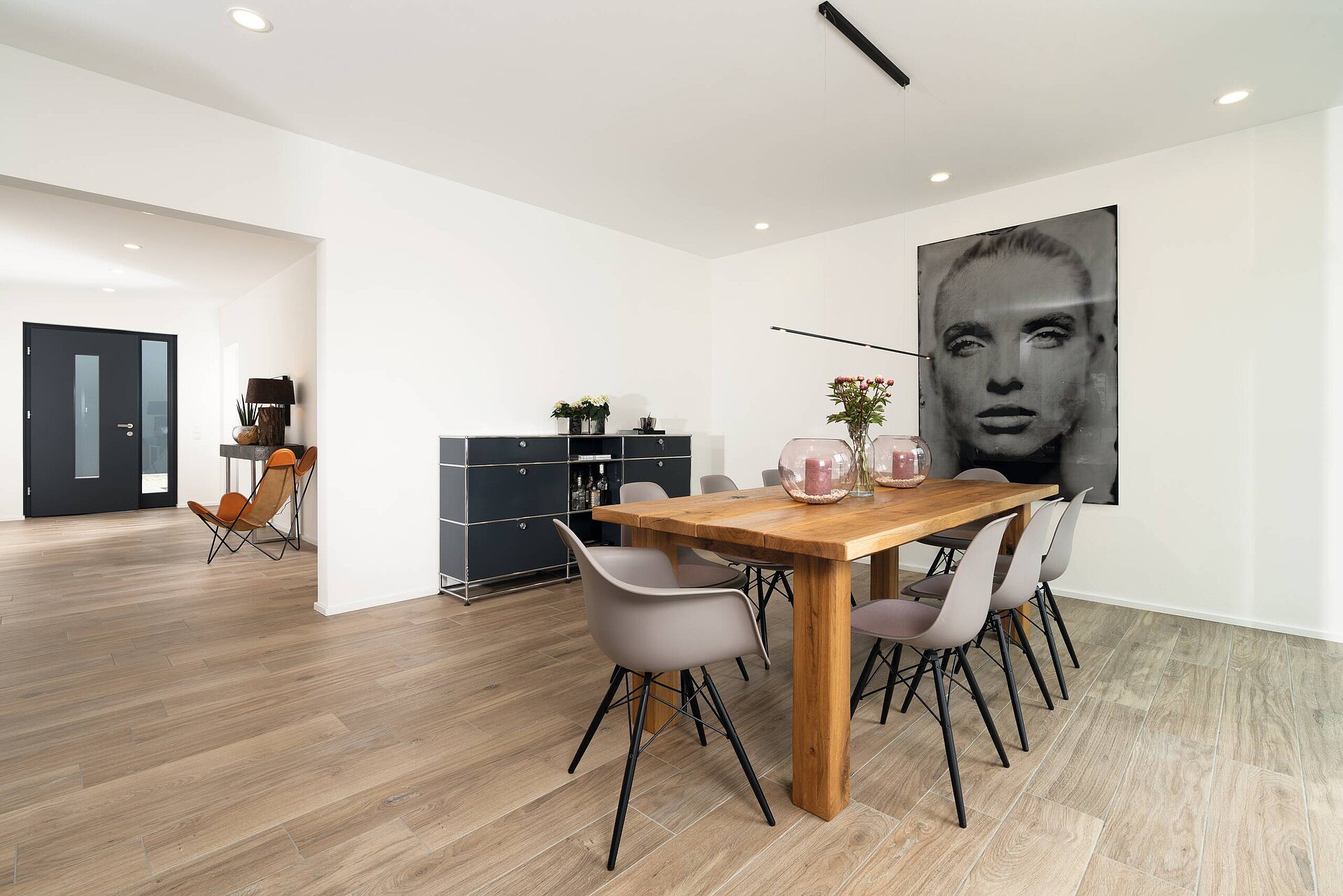 großzügiges Esszimmer