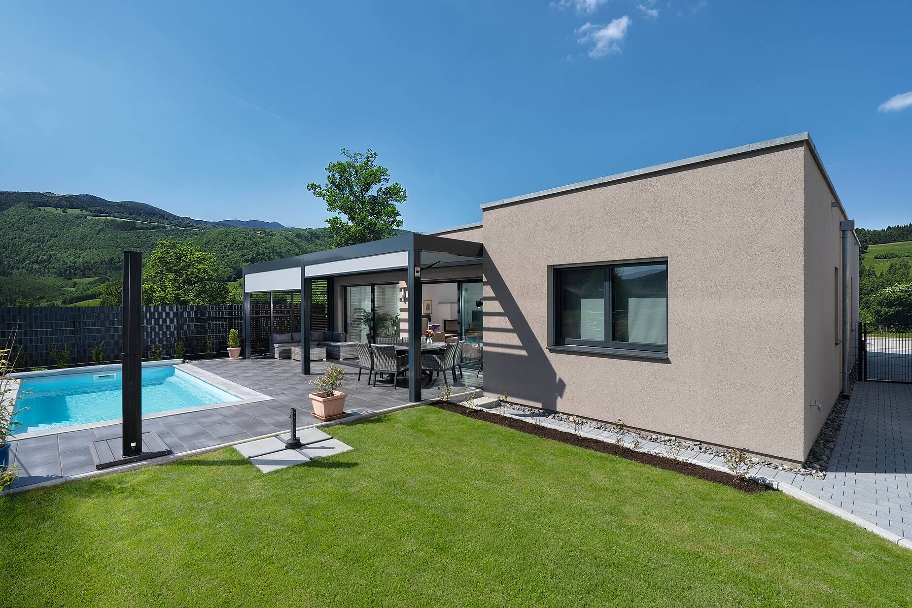 Bungalow mit Ansicht zur Terrasse 