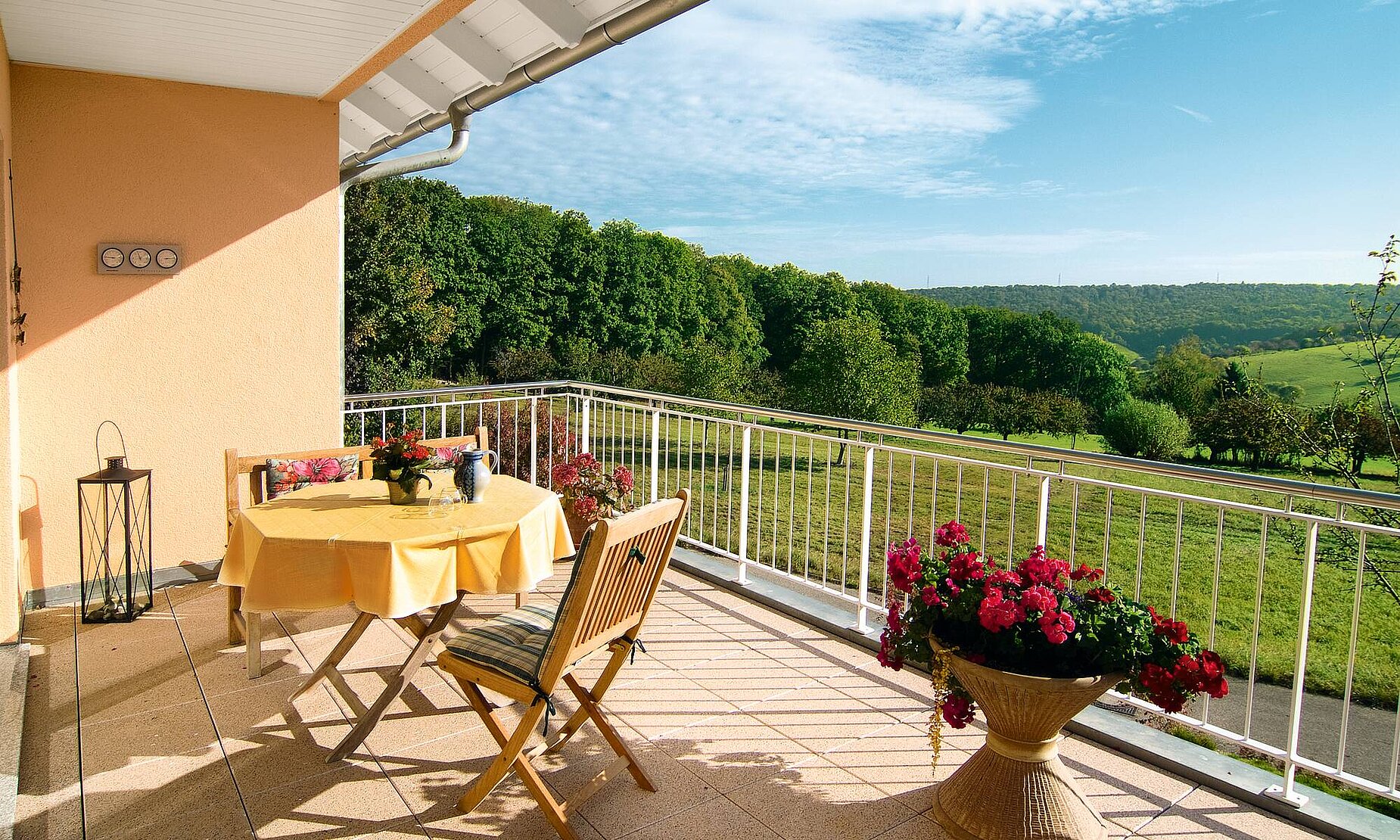 Balkon 2-geschossiges Haus mit Walmdach