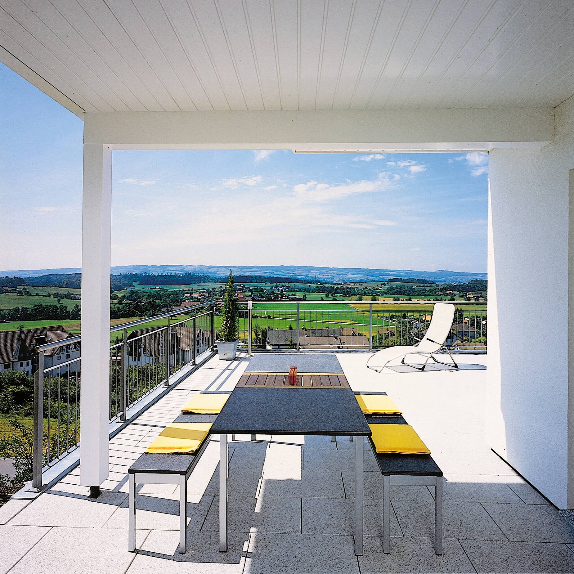 Balkon mit Blick ins Tal