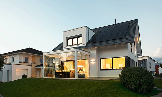 Einfamilienhaus; 1 1/2 geschossig, Photovoltaik; Terrasse; Dachgaube, WeberHaus