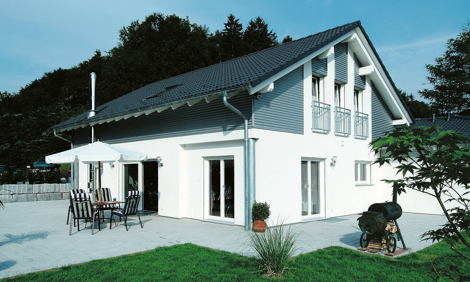 freigeplantes Architektenhaus mit Satteldach
