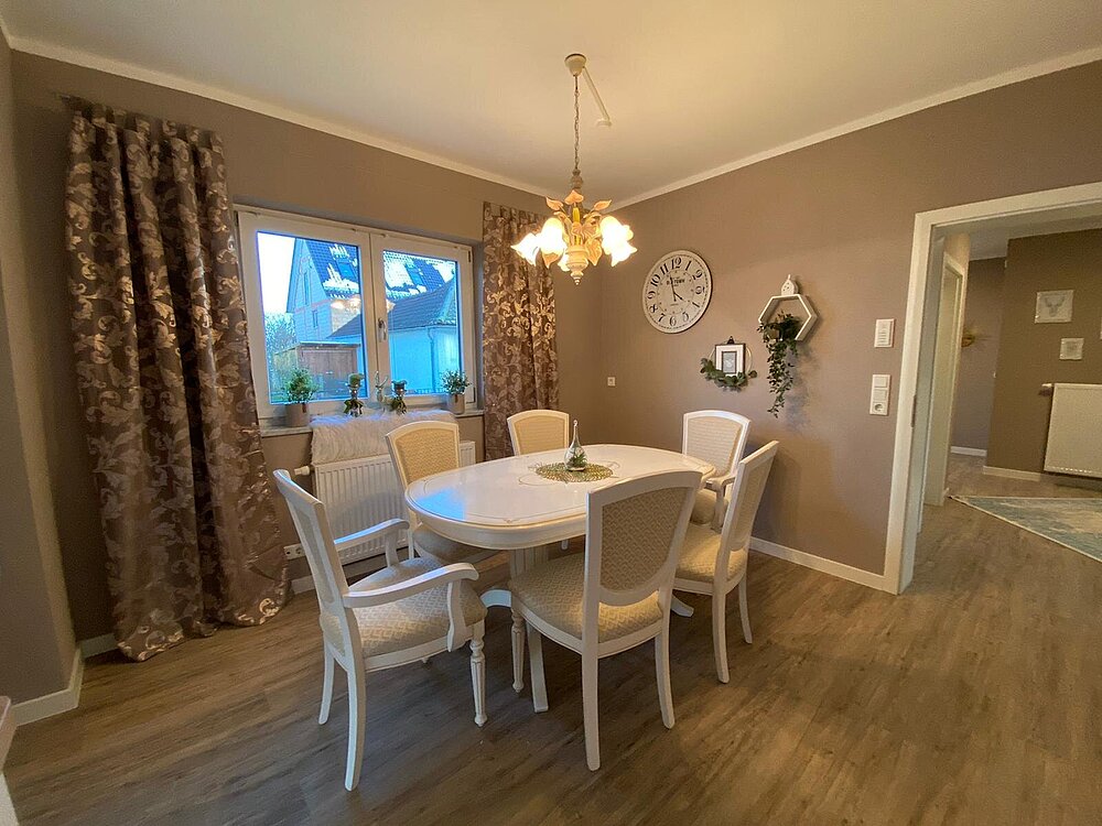 Esszimmer voll ausgestattet Esszimmer voll ausgestattet