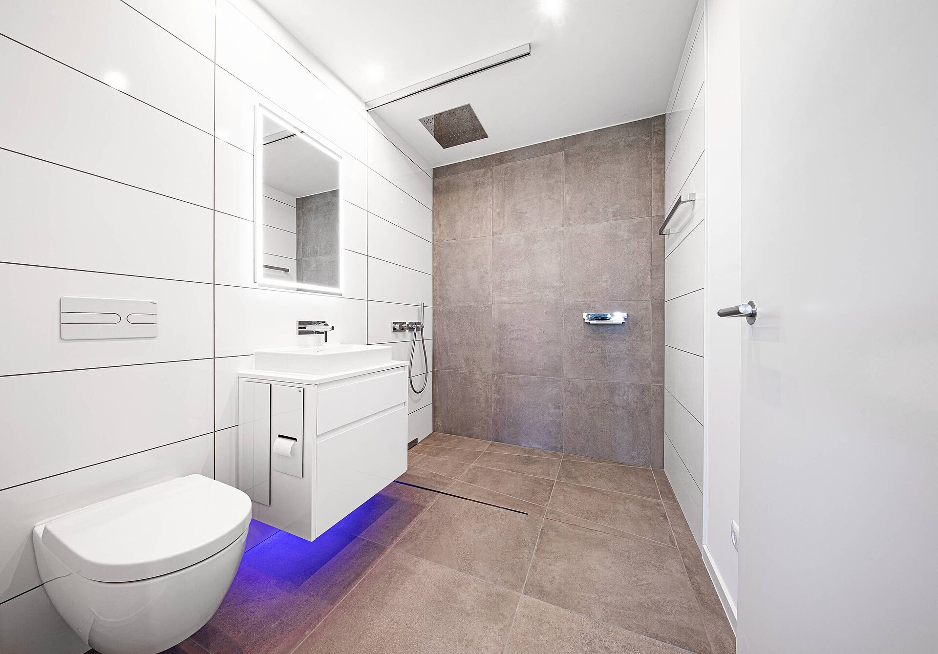 Modernes Badezimmer