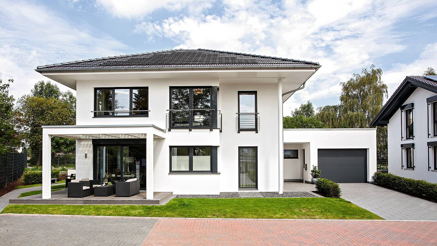 Eco-friendly prefab house with photovoltaic system