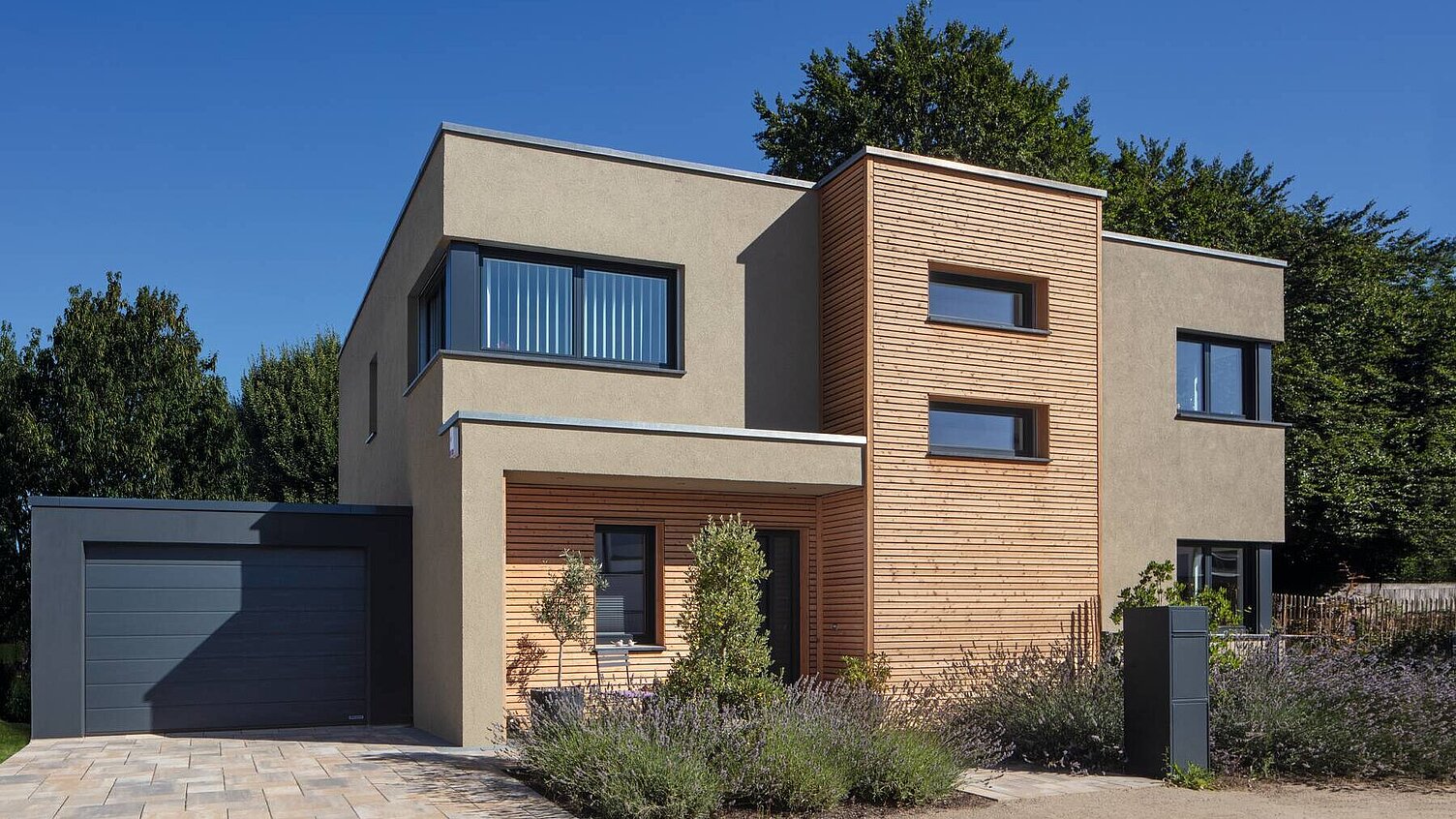 Einfamilienhaus mit Flachdach
