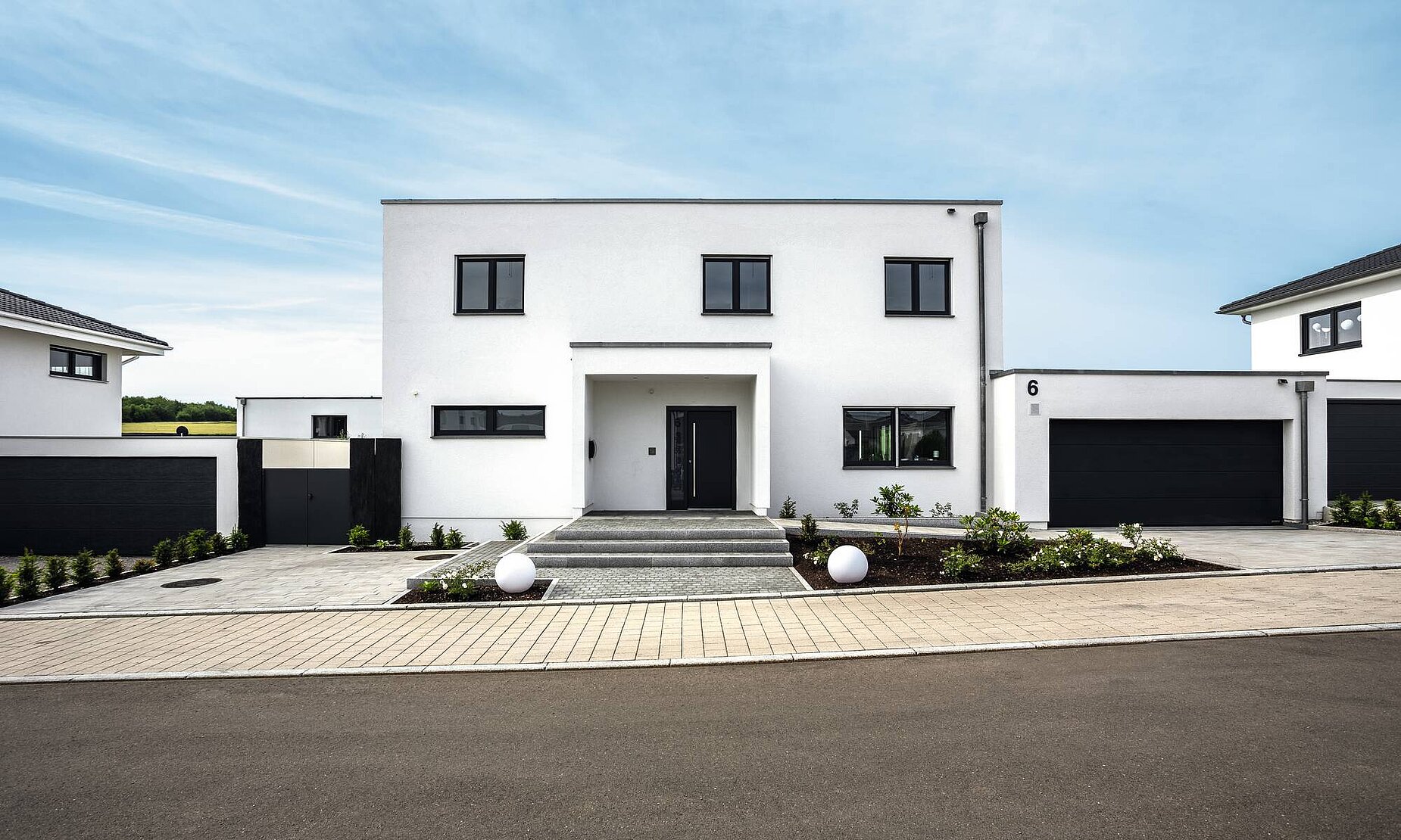 Modernes Haus mit zwei Vollgeschossen