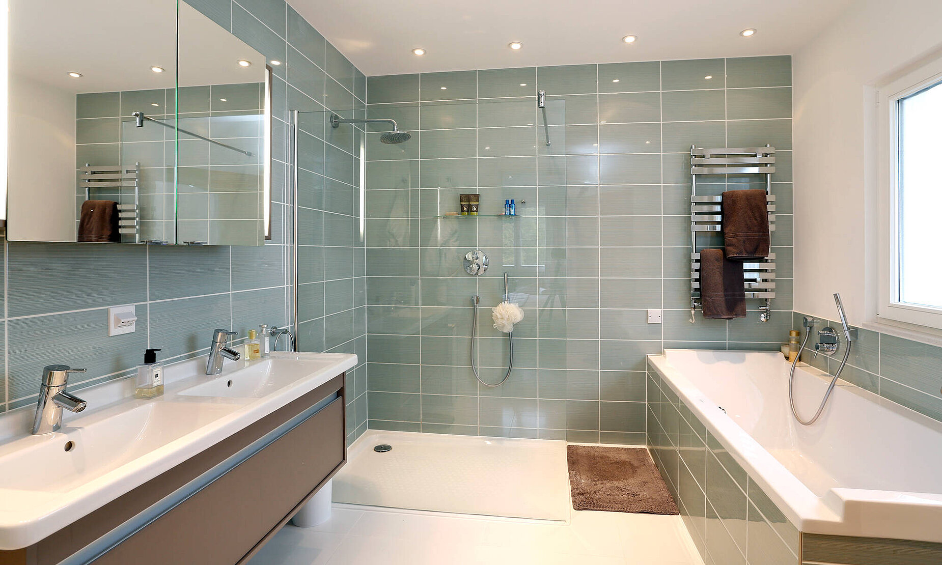 Open plan prefabricated house with sliding door - WeberHaus-Wimbledon