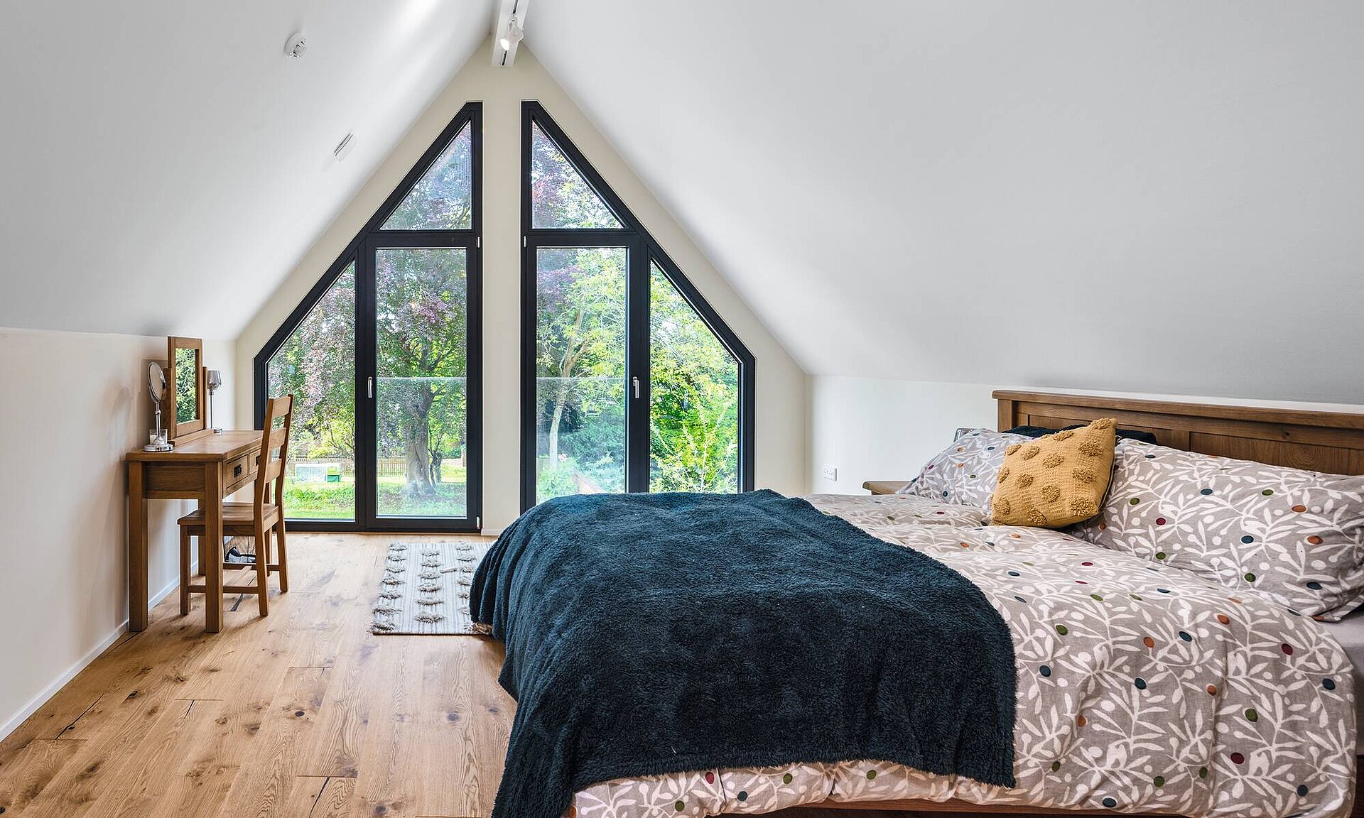 Schlafzimmer in der Dachwohnung