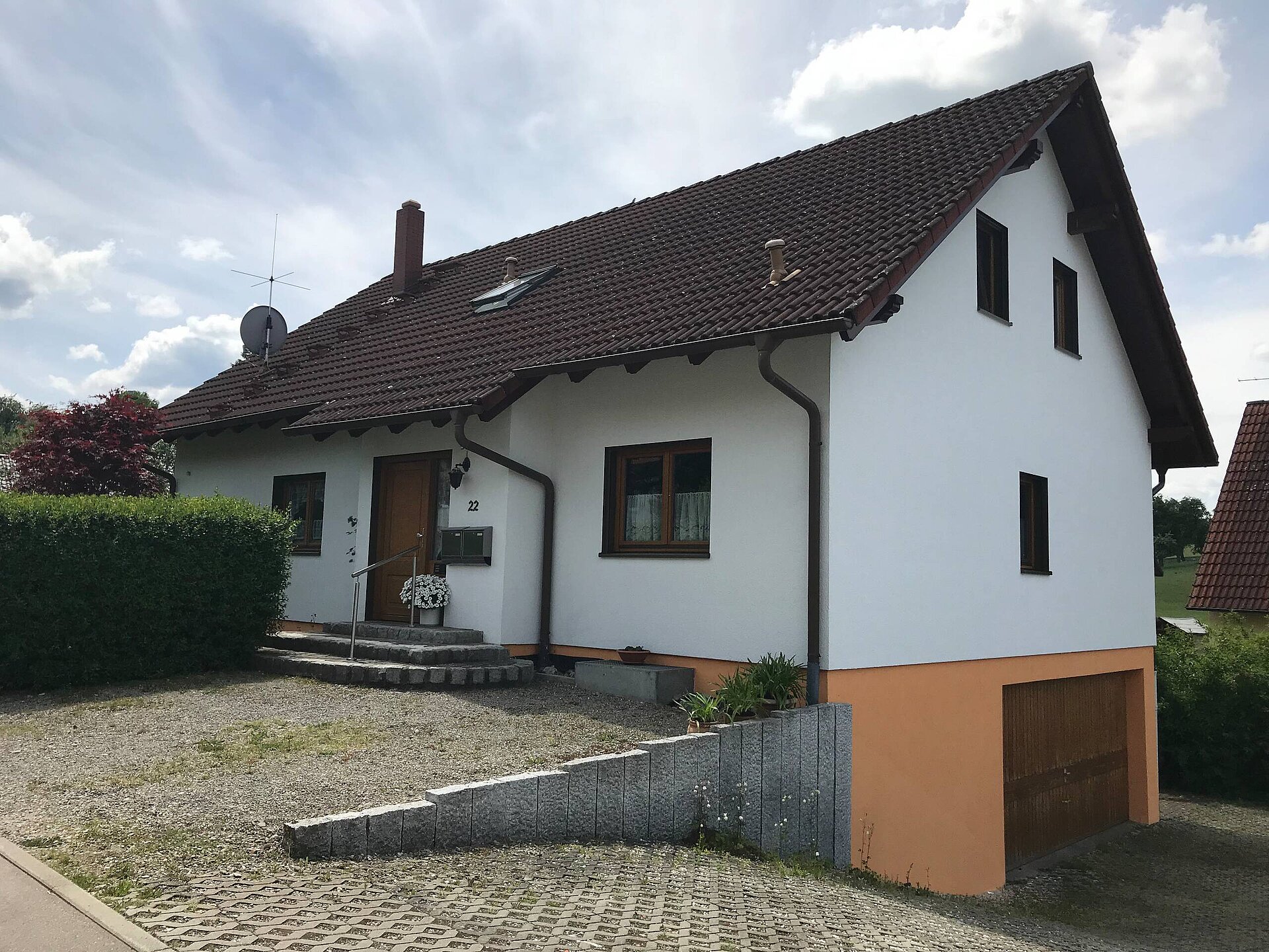 In den Hang gebaut