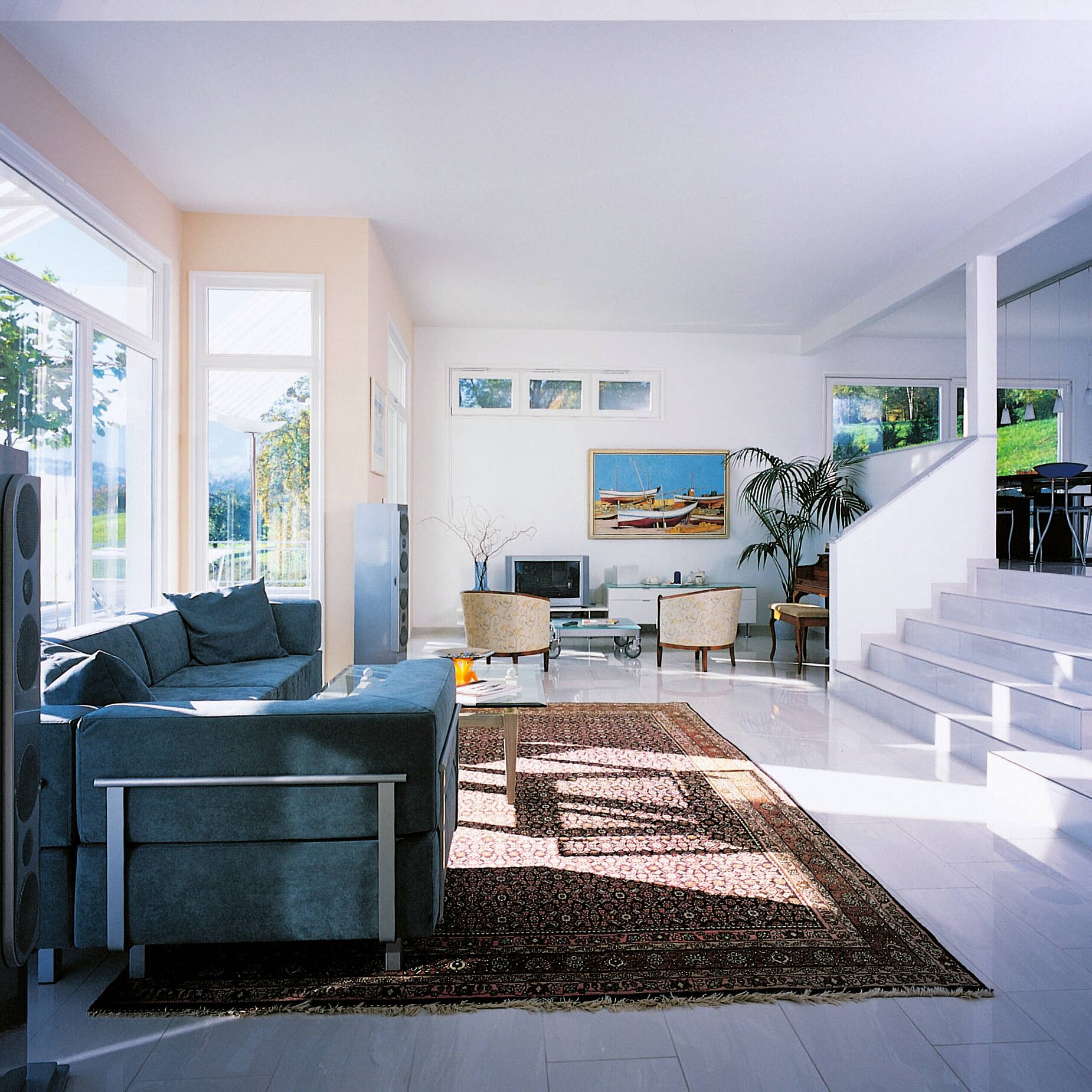 Wohnzimmer mit Treppen