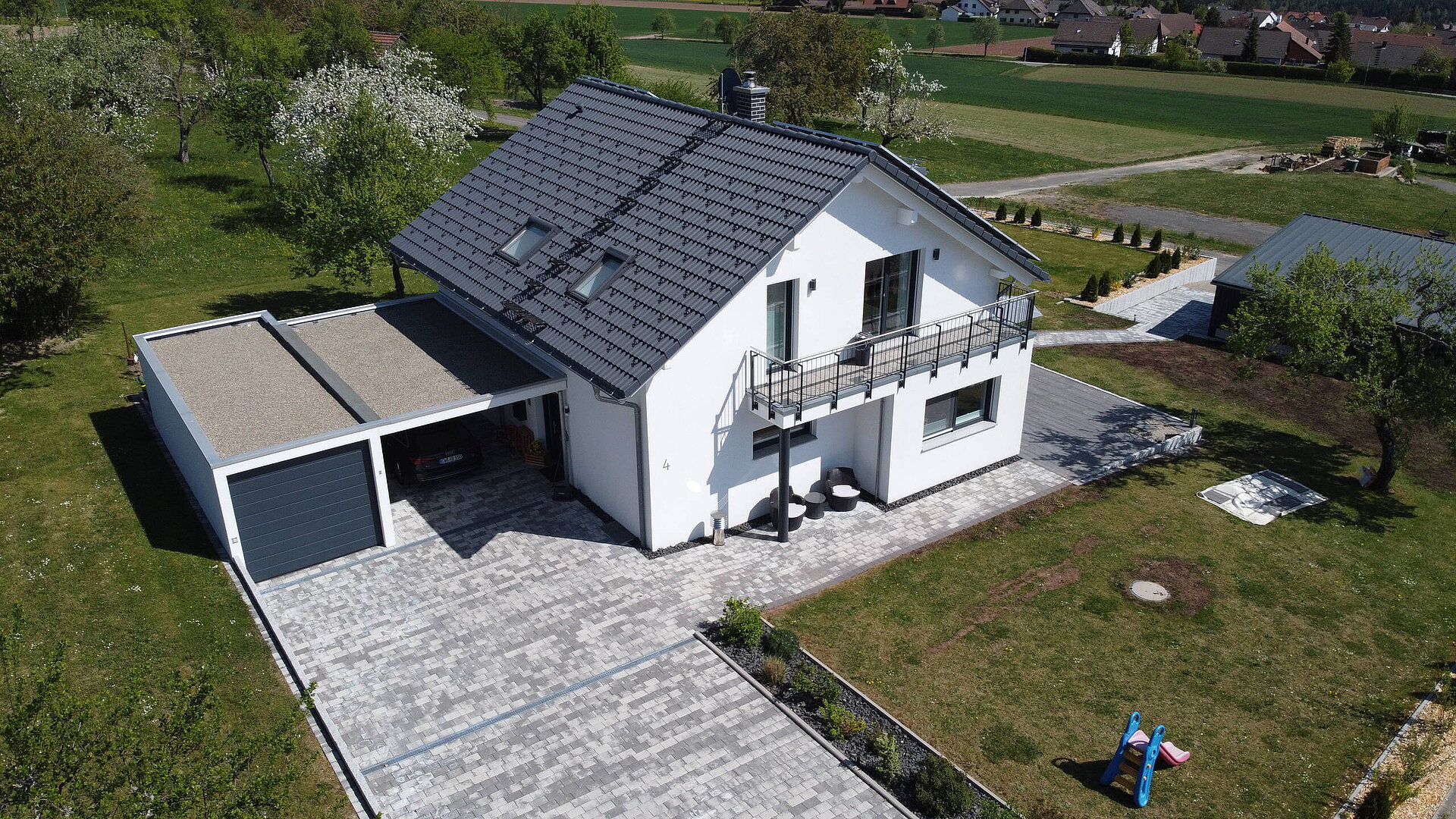 Haus mit Einfahr
