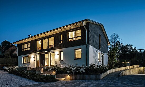 Einfamilienhaus in Abendstimmung