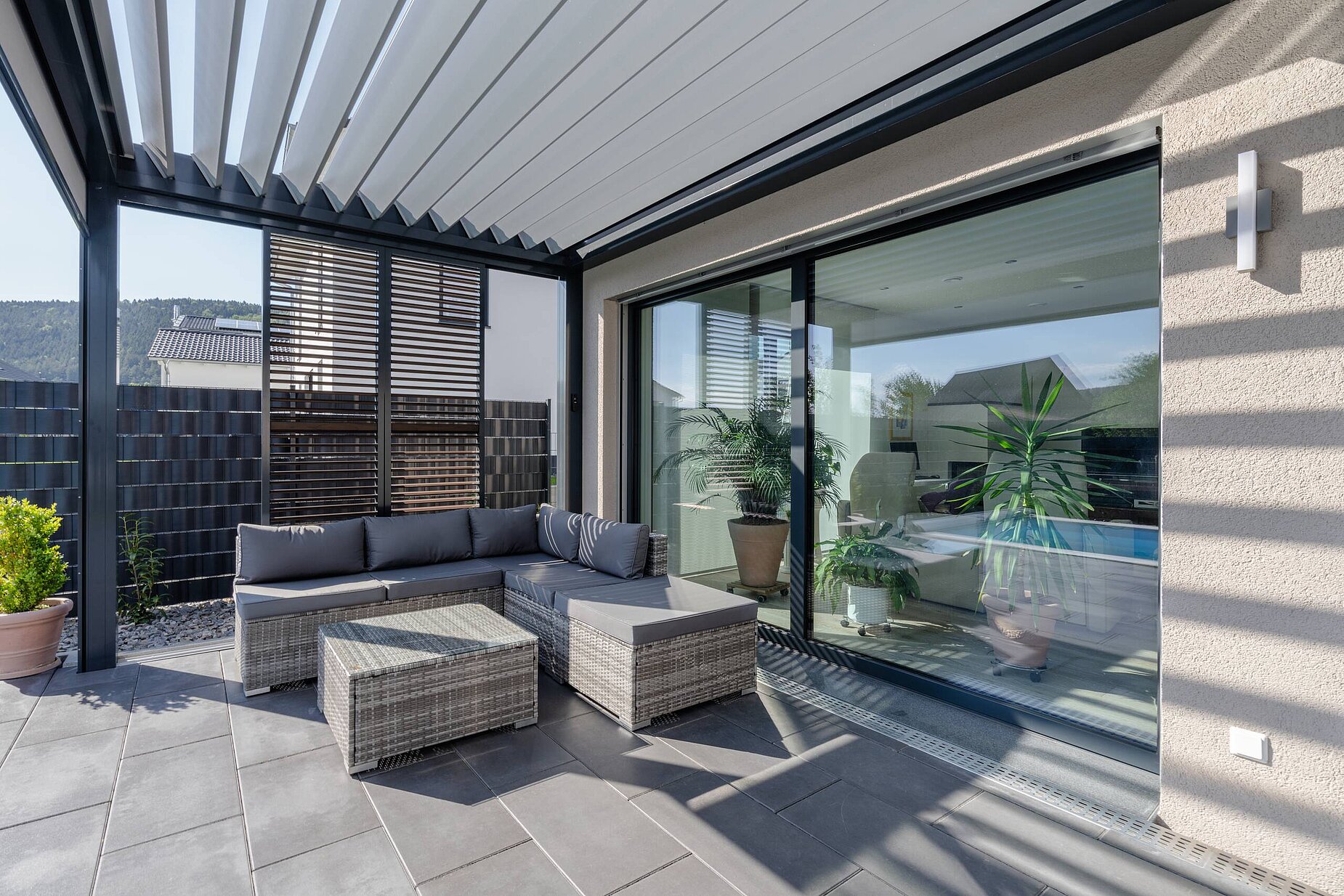 Terrasse mit Sonnenschutz
