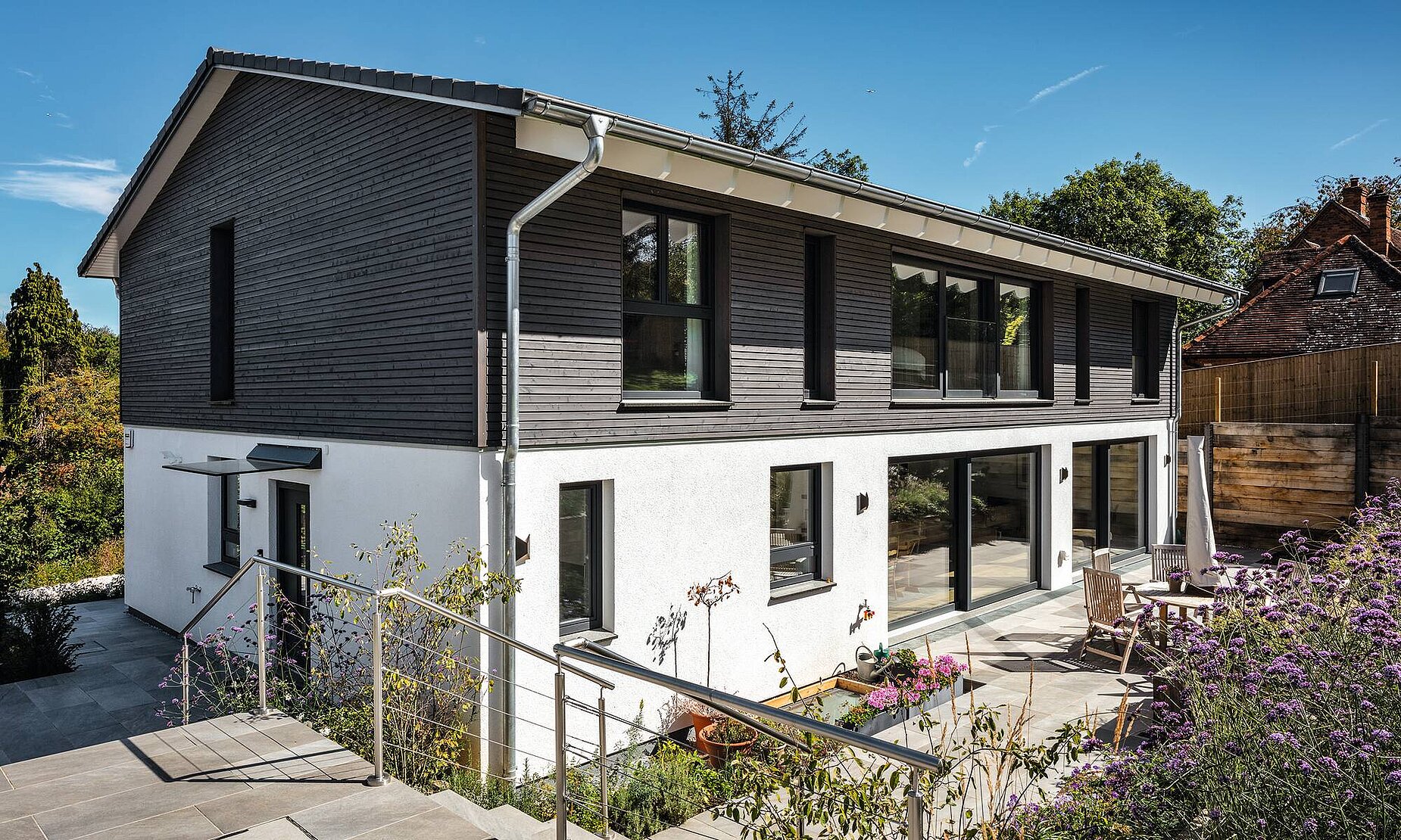 Einfamilienhaus mit Holzverschalung