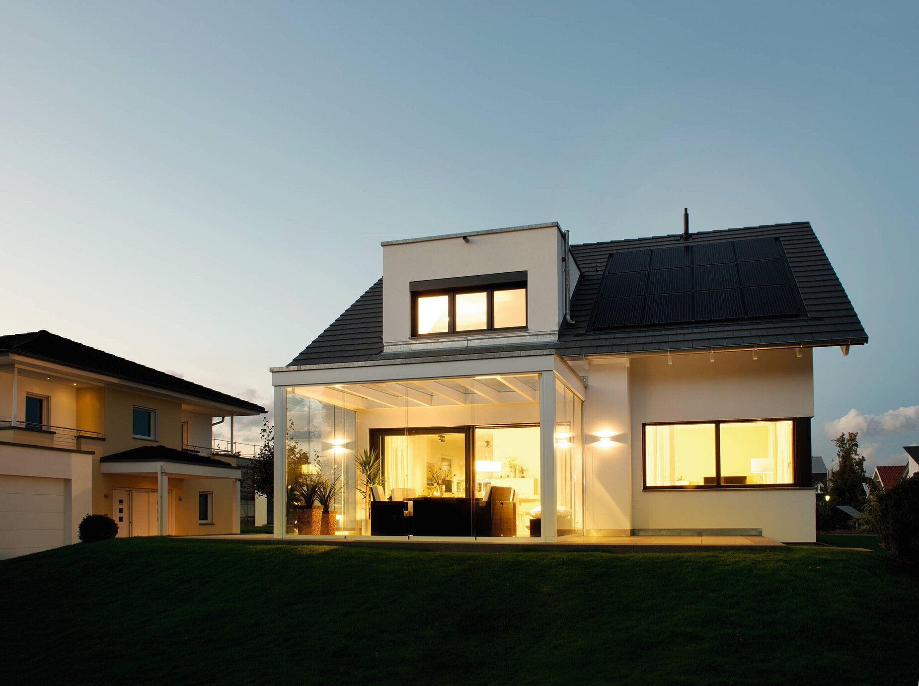 Einfamilienhaus; 1 1/2 geschossig, Photovoltaik; Terrasse; Dachgaube, WeberHaus