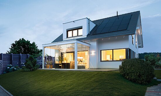 Einfamilienhaus; 1 1/2 geschossig, Photovoltaik; Terrasse; Dachgaube, WeberHaus