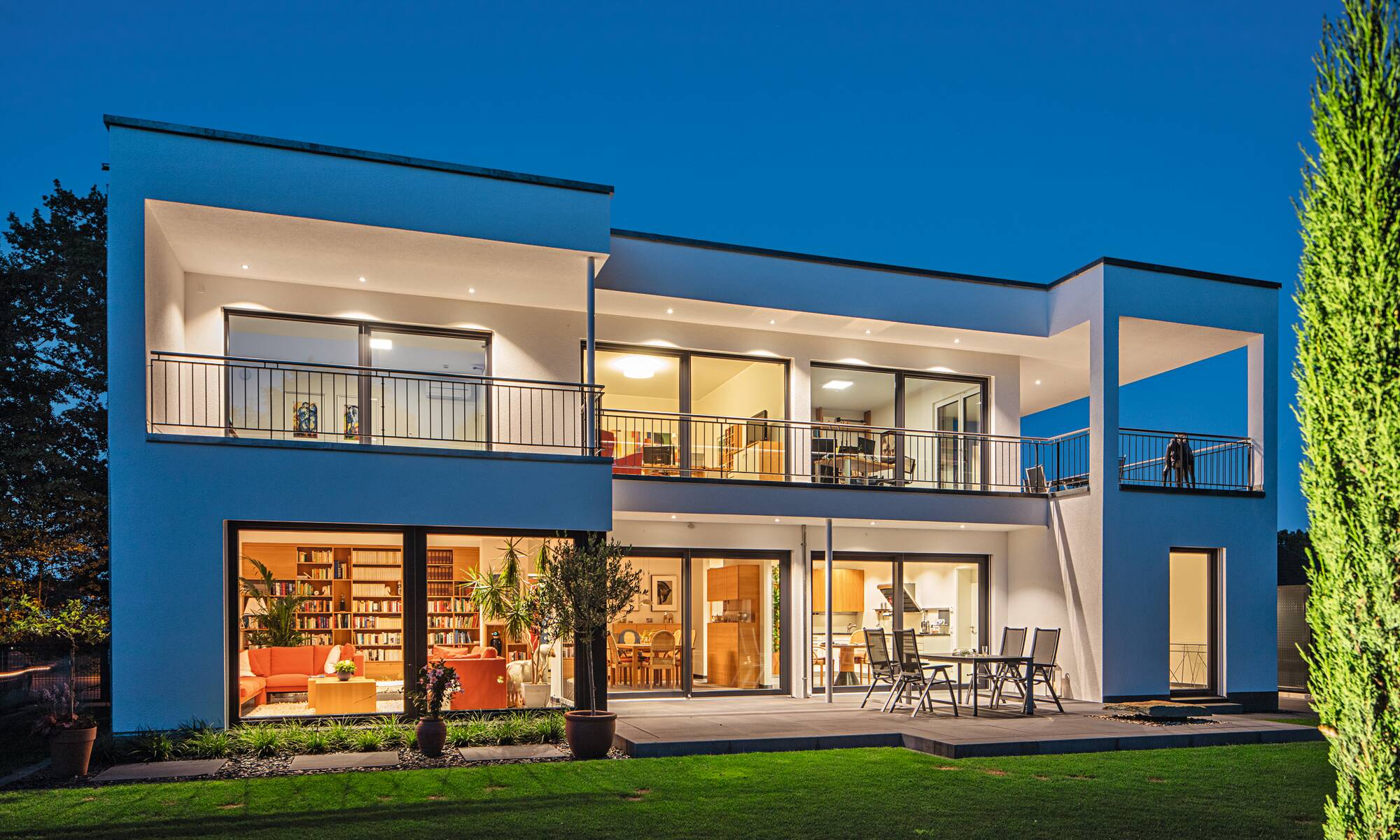 264 m² großes Einfamilienhaus mit Flachdach im Bauhaus-Stil