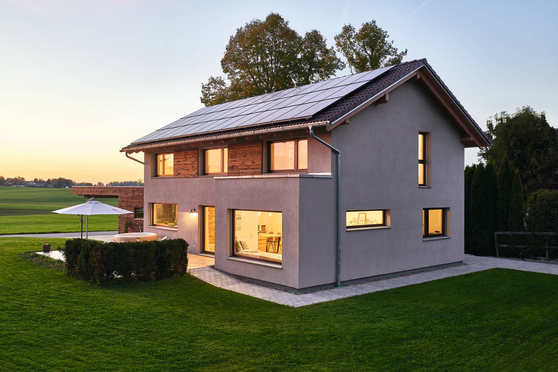 Einfamilienhaus beleuchtet