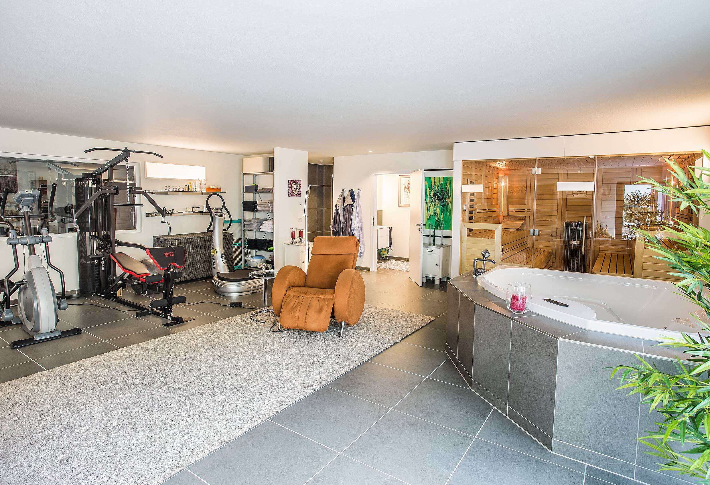 Wellness- und Fitnessbereich im Untergeschoss Wellness- und Fitnessbereich
