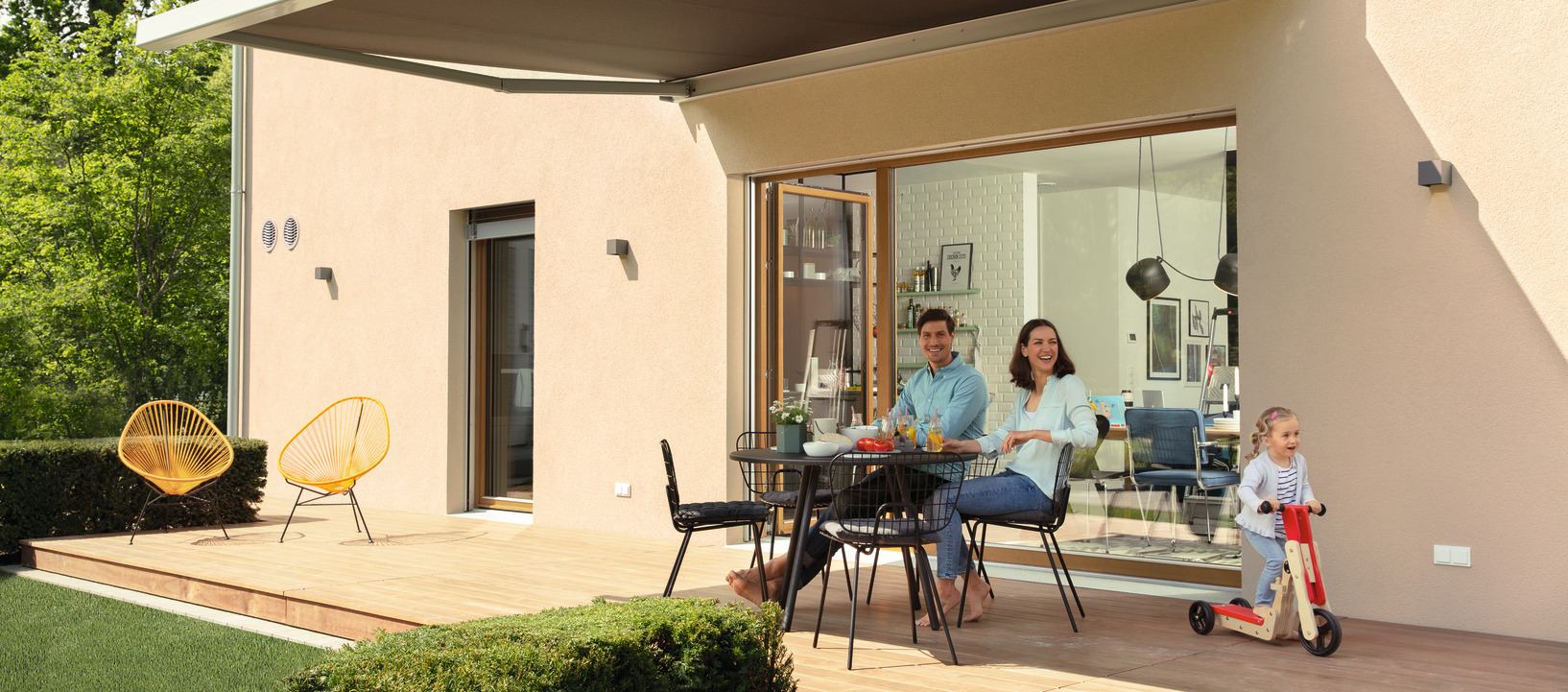 Terrasse mit Sonnenschutz