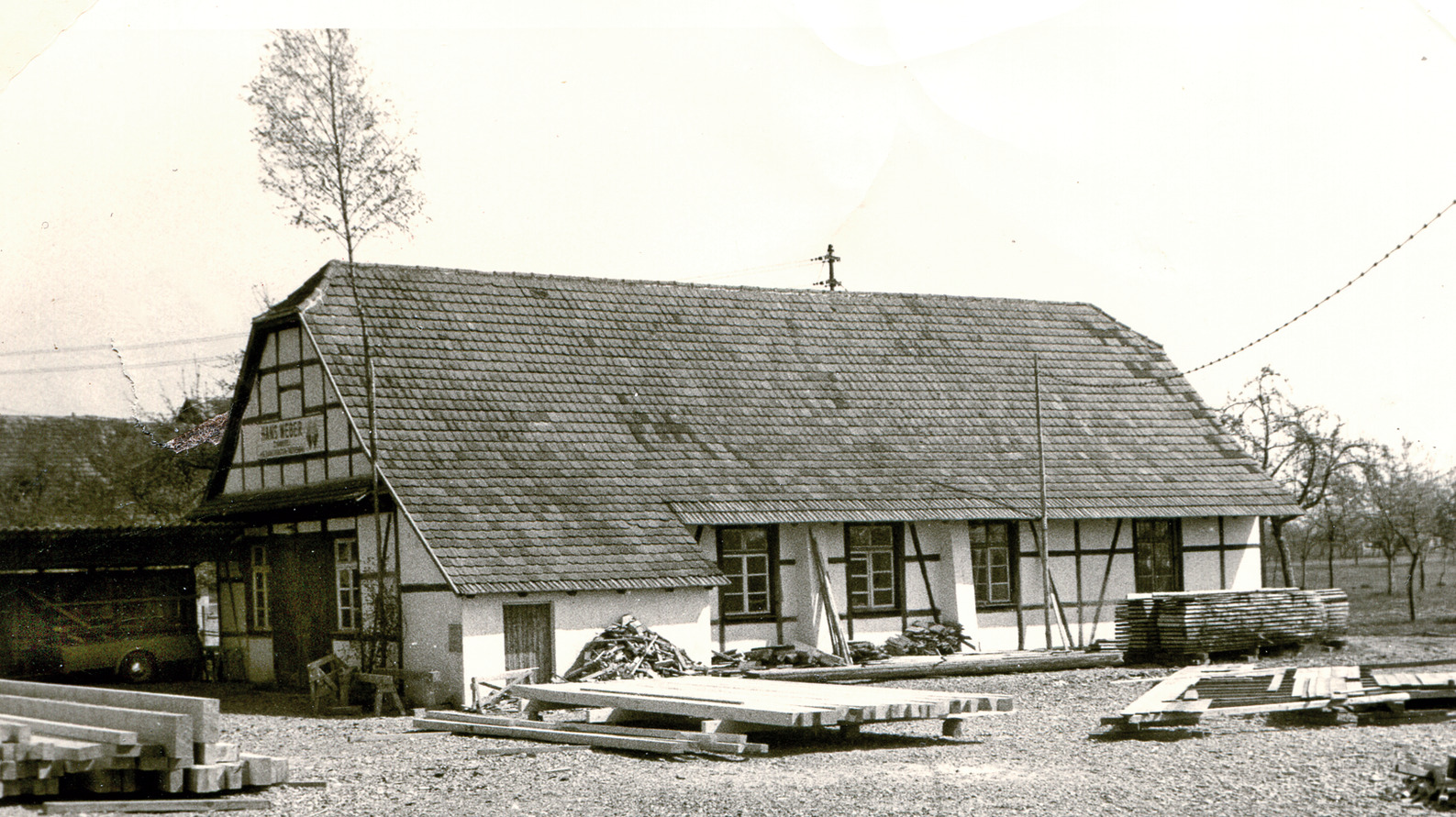 Die Keimzelle der Firma WeberHaus, die alte Turnhalle in Linx.