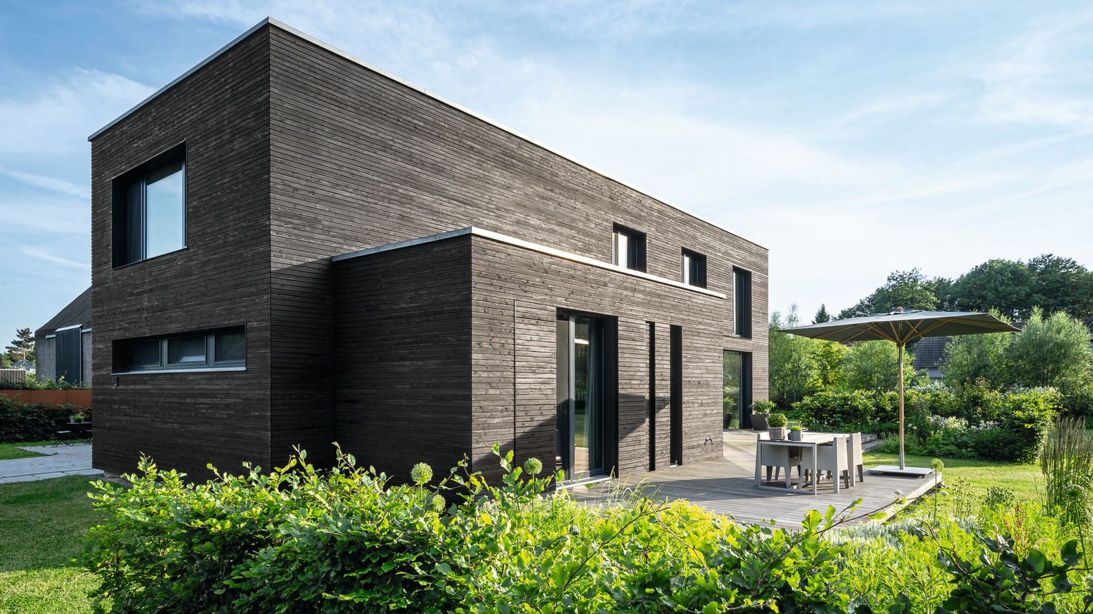 WeberHaus mit Holzverschalung WeberHaus mit Holzverschalung