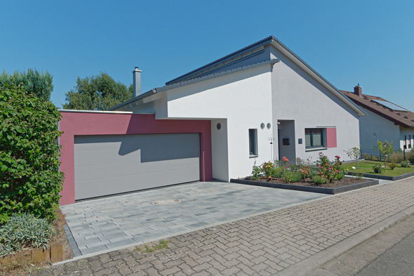 Fertighaus Bungalow mit modernem Pultdach Ein Fertighaus Bungalow mit einem Pultdach.