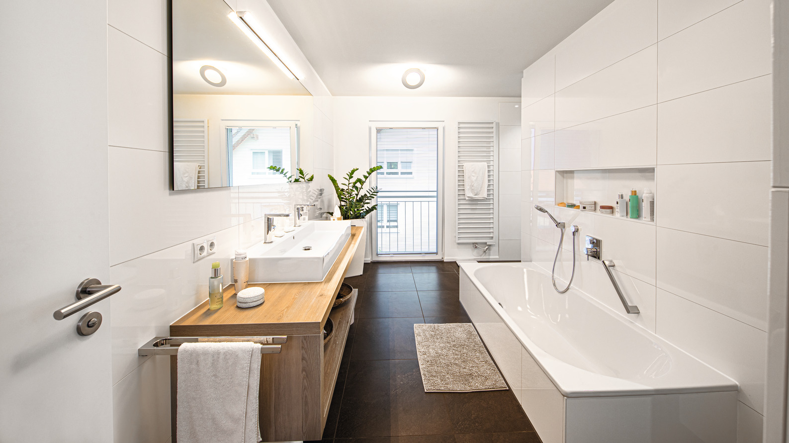 Badezimmer mit Badewanne Badezimmer mit Badewanne