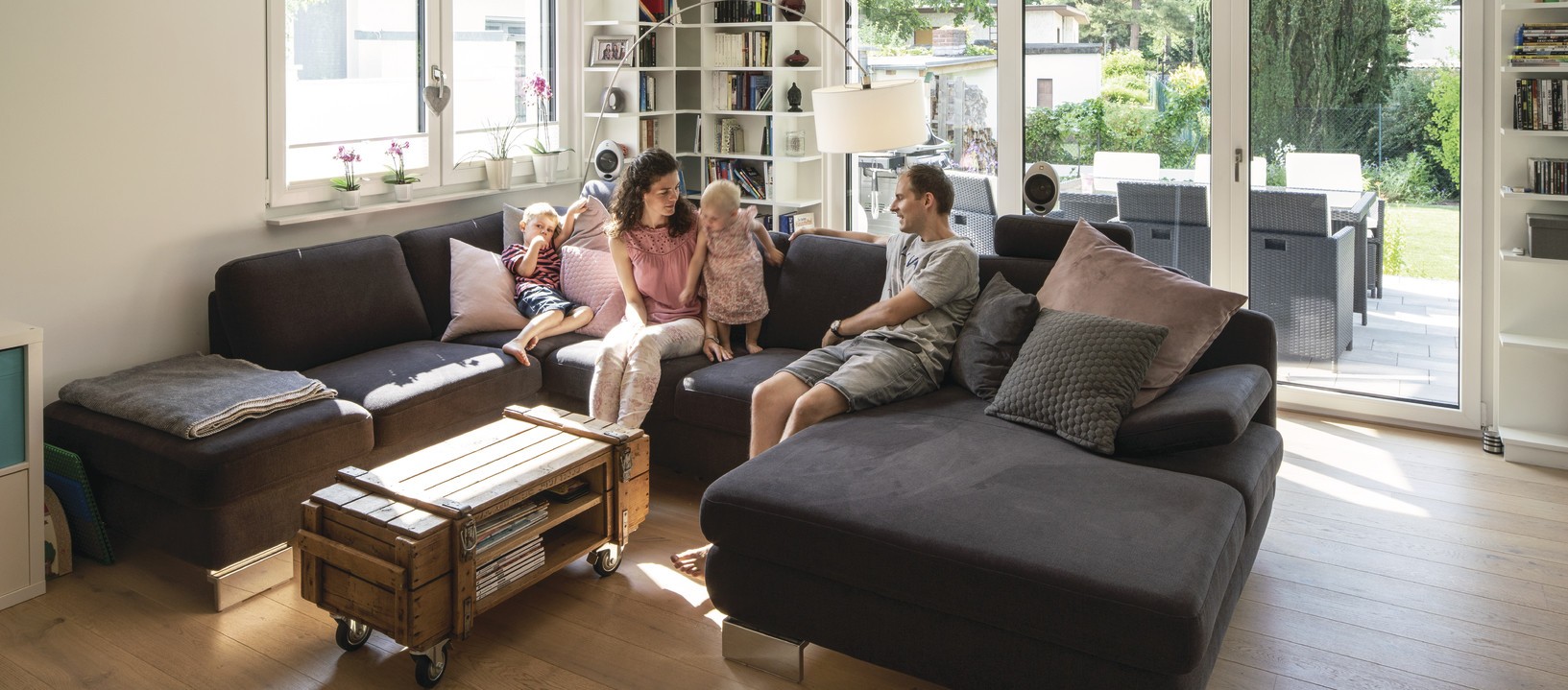 Wohnzimmer mit Zugang zur Terrasse