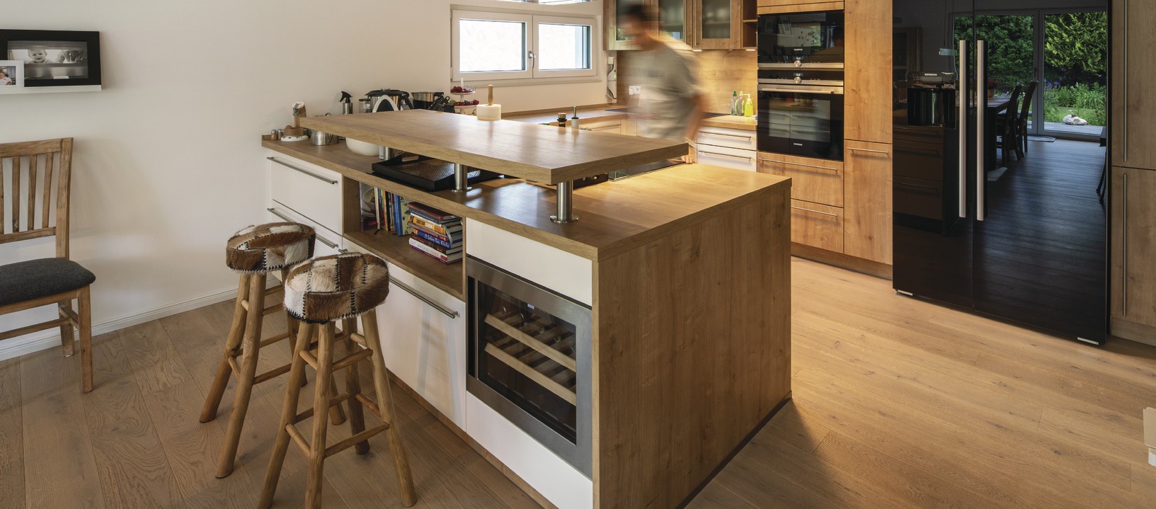 moderne Küche aus Holz