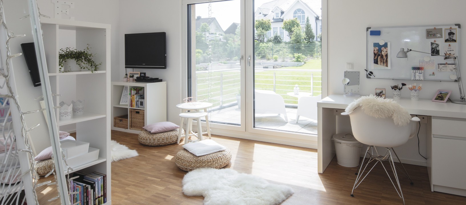 Zimmer mit Zugang zum Balkon
