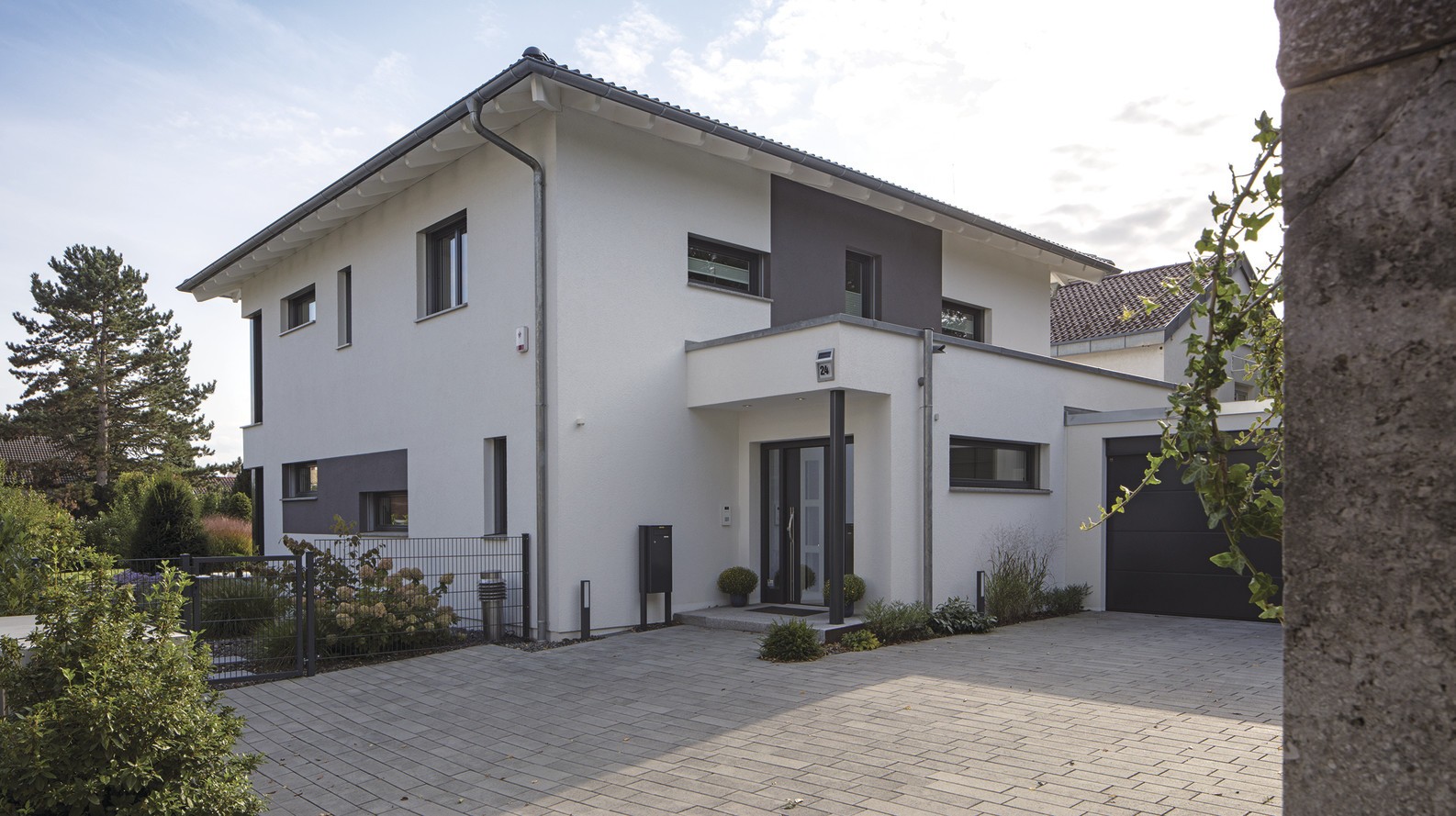 schönes 2-gesch. Stadthaus mit Walmdach Stadthaus, Ansicht zum Hauseingang