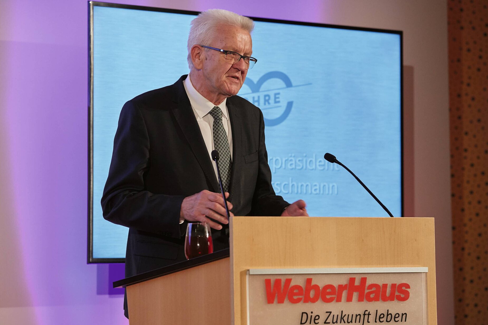 Kretschmann bei einer Rede zum Jubiläums-Empfang zu 60 Jahre WeberHaus