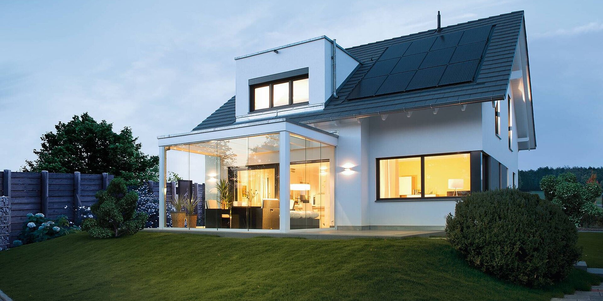 Einfamilienhaus; 1 1/2 geschossig, Photovoltaik; Terrasse; Dachgaube, WeberHaus