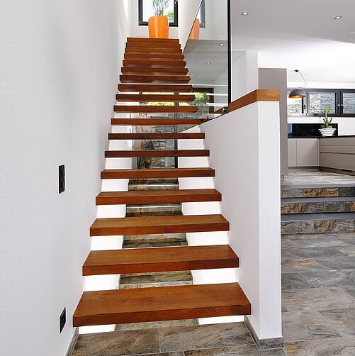 moderne Holztreppe