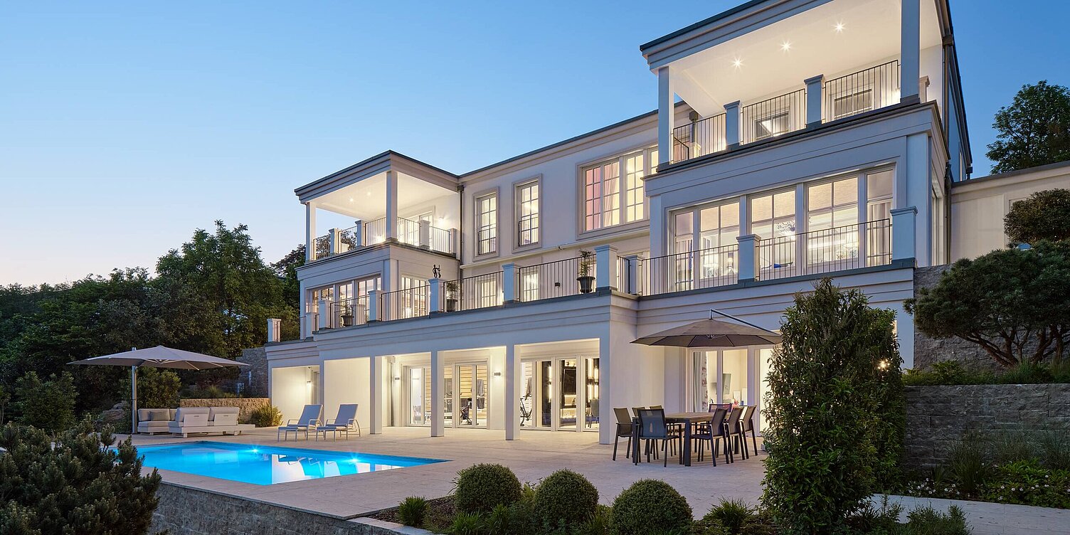 Luxuriöses Haus in Holzbauweise Luxusvilla mit Pool